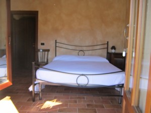 Casetta di Ugolino - Appartamento BOSCO - Camera indipendente matrimoniale con bagno          